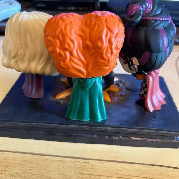 Funko Pop 560 The Sanderson Sisters Hocus Pocus Movie Moment with Cauldron - Picture 4 of 5